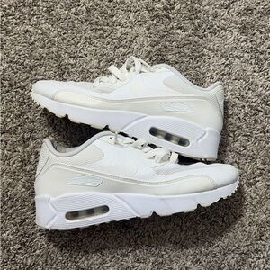 white nike air max